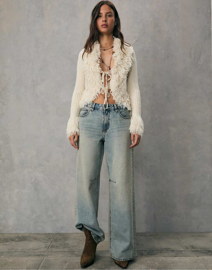 Stradivarius - D94 - Relaxed-Fit-Jeans in überfärbter blauer Waschung mit weitem Bein Stradivarius - D94 - Relaxed-Fit-Jeans in überfärbter blauer Waschung mit weitem Bein von Stradivarius