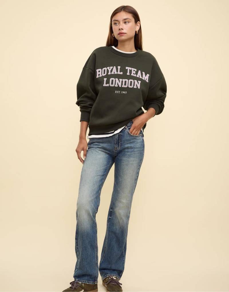 Stradivarius - D98 - Gerade geschnittene Jeans mit Vintage-Effekt und mittlerer Waschung-Blau von Stradivarius