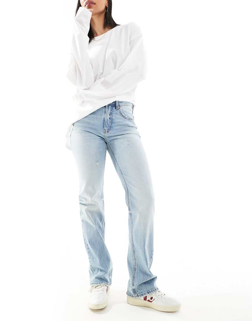 Stradivarius - D98 - Jeans in hellblauer Waschung mit geradem Beinschnitt von Stradivarius