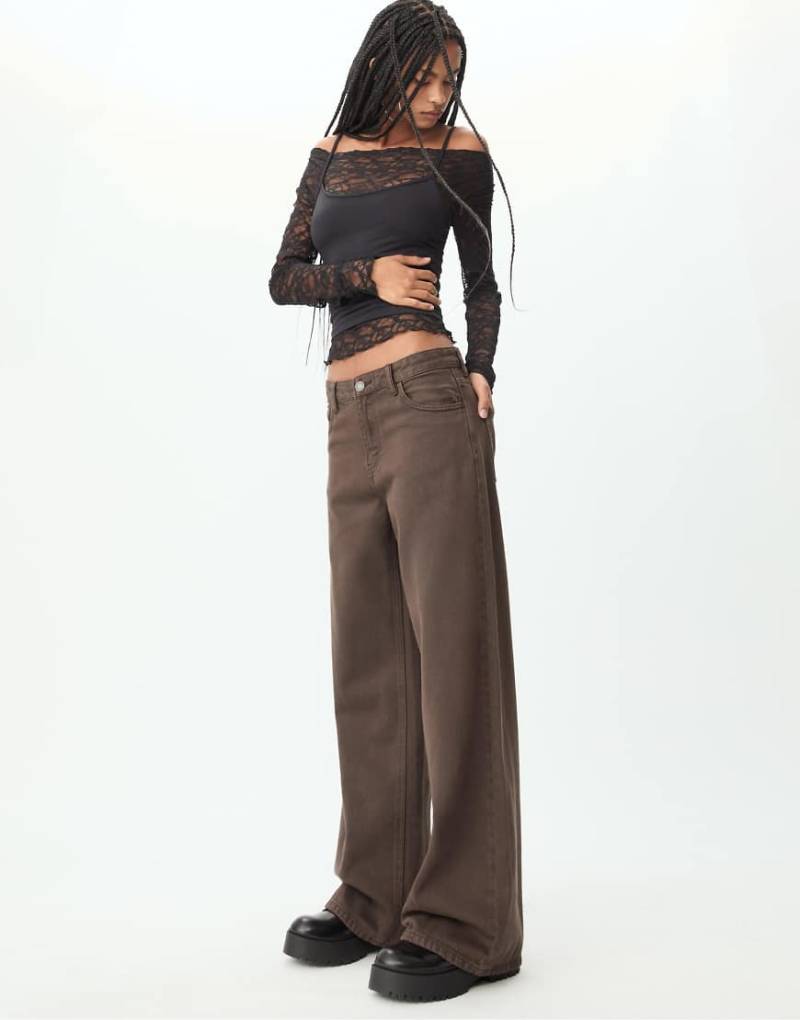 Stradivarius - Dad-Jeans in Braun mit weitem Bein-Brown von Stradivarius