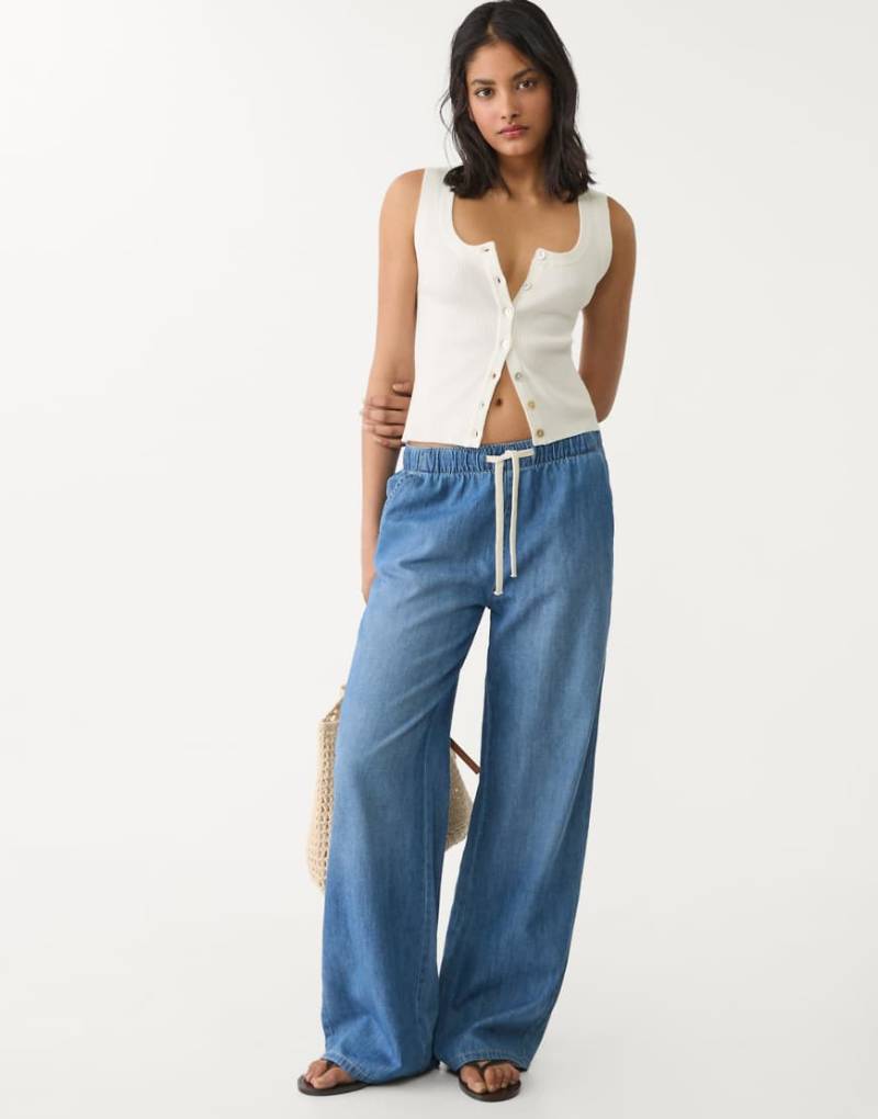 Stradivarius - Denim-Hose in Mittelblau mit weitem Bein und Tunnelzug Stradivarius - Denim-Hose in Mittelblau mit weitem Bein und Tunnelzug von Stradivarius