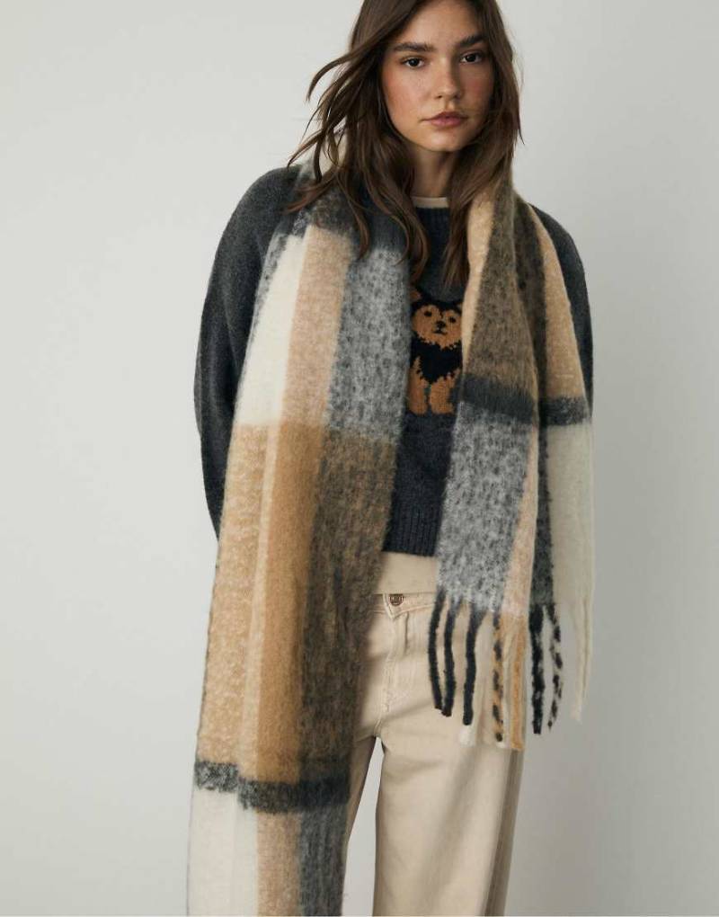 Stradivarius - Dicker, karierter Schal in Schwarz von Stradivarius