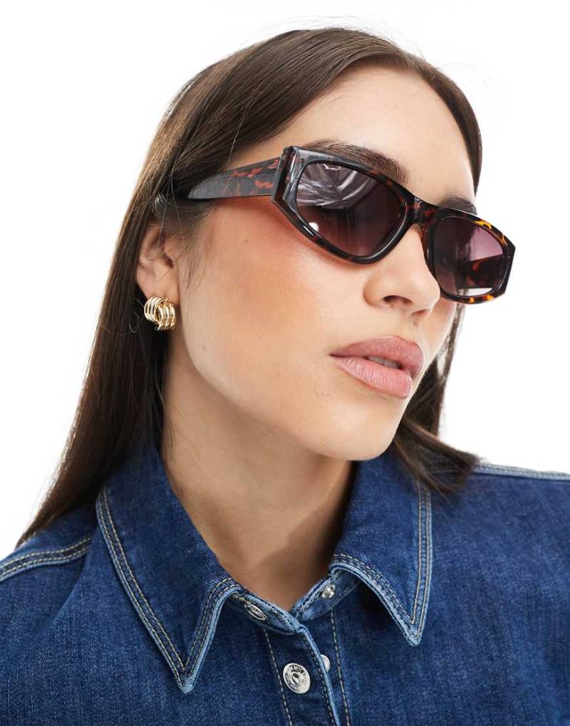 Stradivarius - Eckige Cat-Eye-Sonnenbrille in Braun von Stradivarius