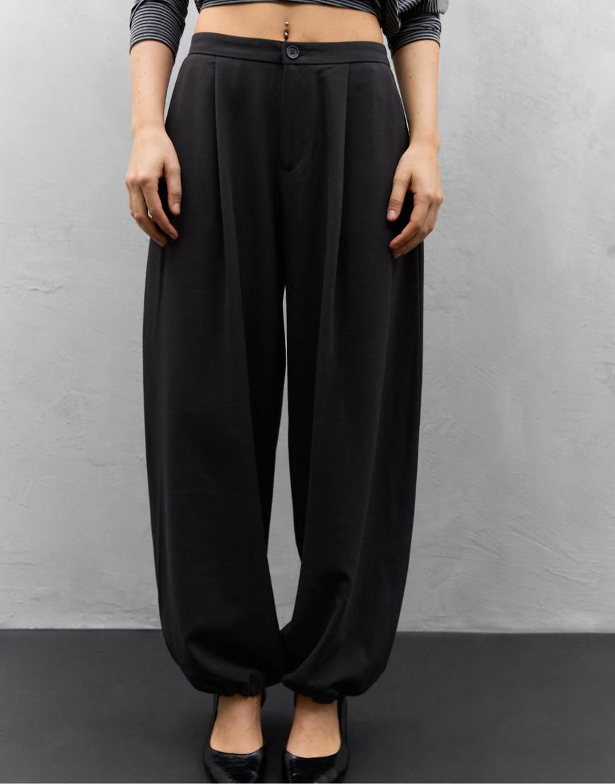 Stradivarius - Elegante Sarouel-Hose in Schwarz von Stradivarius