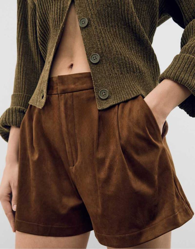 Stradivarius - Elegante Shorts aus Wildlederimitat in Braun mit Abnähern-Brown von Stradivarius