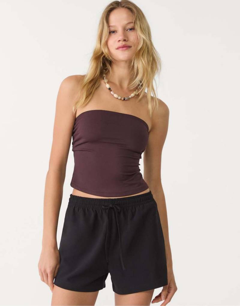 Stradivarius - Elegante Shorts in Schwarz mit elastischem Bund von Stradivarius