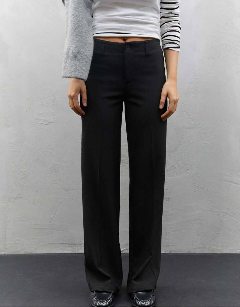 Stradivarius - Elegante Slim-Fit-Hose in Schwarz mit geradem Schnitt von Stradivarius