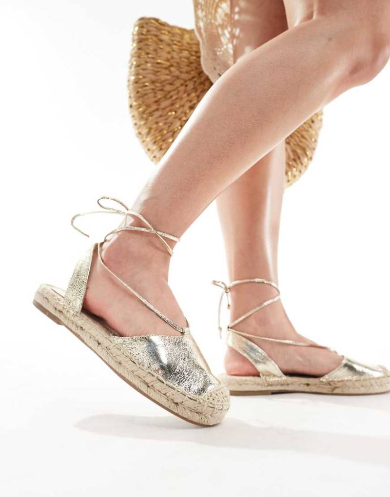 Stradivarius - Espadrilles auf Raffia in Gold-Goldfarben von Stradivarius