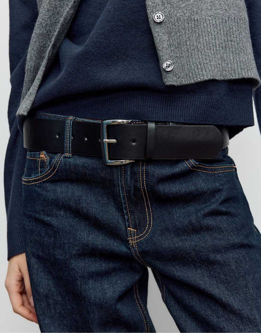 Stradivarius - Etwas breiterer Gürtel aus Wildlederimitat in Schwarz von Stradivarius