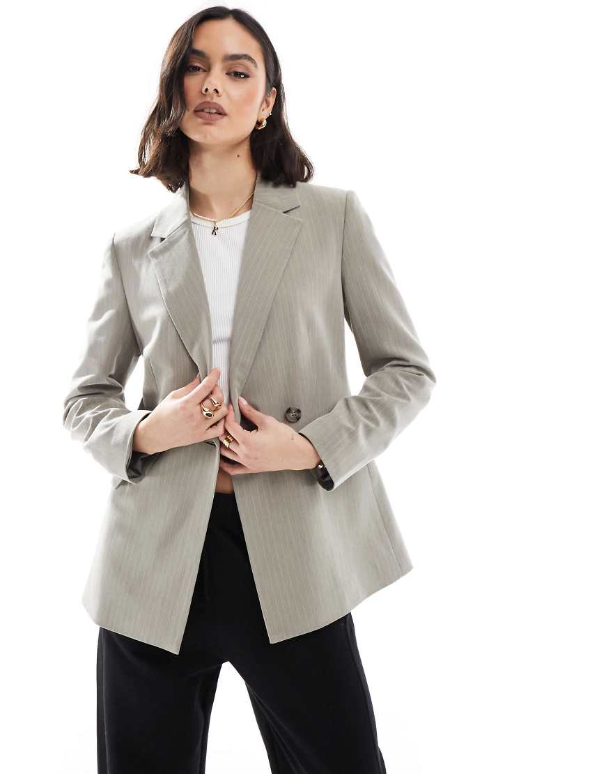 Stradivarius - Figurbetonter Blazer in Taupe mit Nadelstreifen-Schwarz von Stradivarius