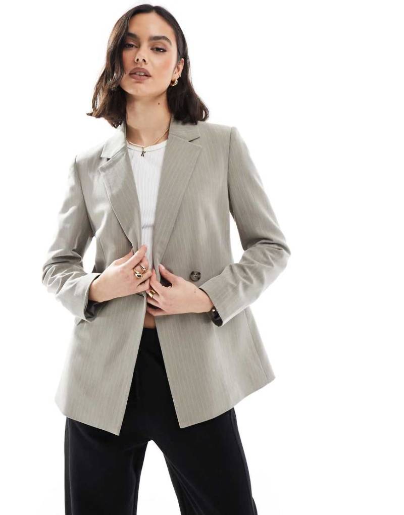 Stradivarius - Figurbetonter Blazer in Taupe mit Nadelstreifen-Schwarz von Stradivarius