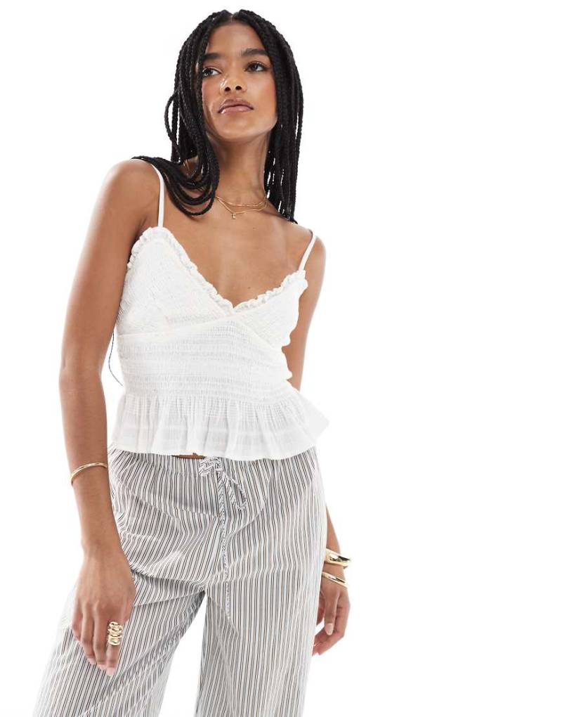 Stradivarius - Figurbetontes Oberteil in Ecru mit Rüschen-Weiß von Stradivarius