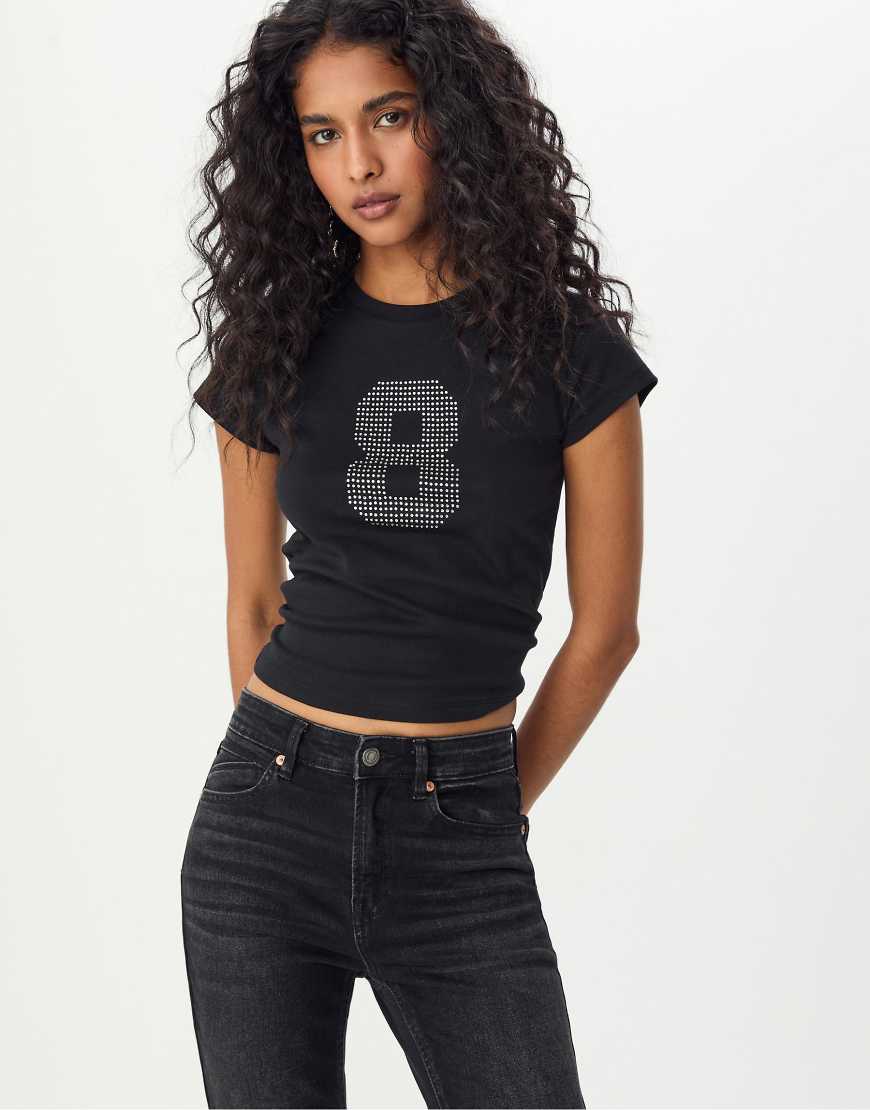 Stradivarius - Figurbetontes T-Shirt in Schwarz mit Strassverzierung von Stradivarius