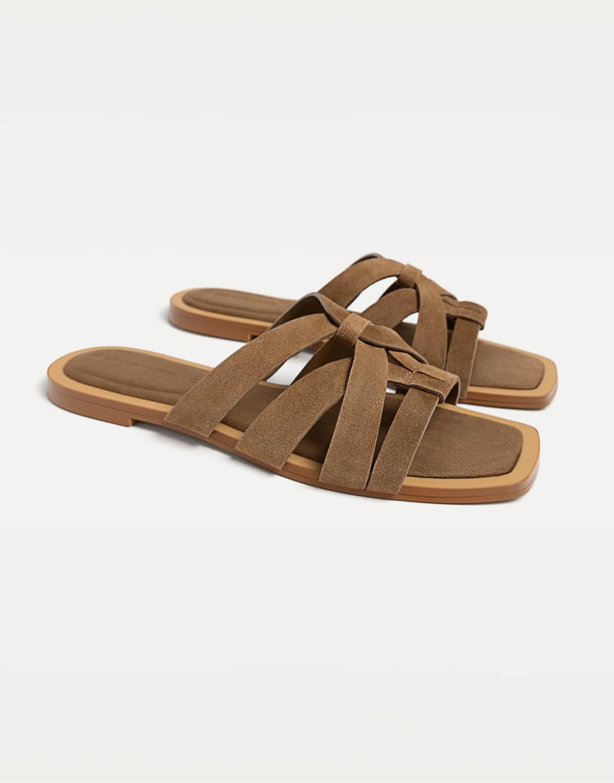 Stradivarius - Flache Sandalen aus Spaltleder in Beige-Neutral von Stradivarius