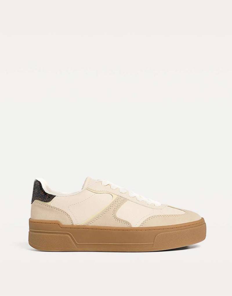 Stradivarius - Flache Sneaker mit Plateausohle in Combined-Bunt von Stradivarius