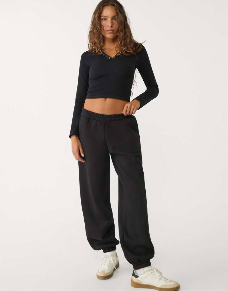 Stradivarius - Flauschige Boyfriend-Jogginghose in Schwarz von Stradivarius