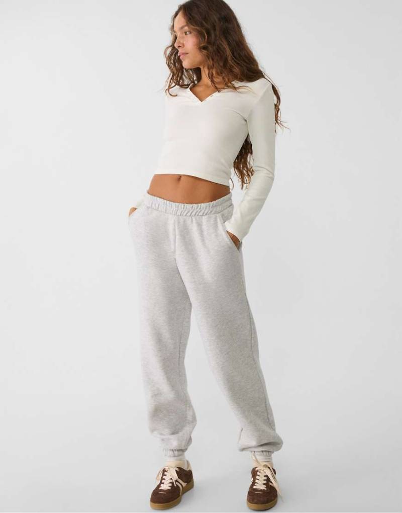 Stradivarius - Flauschige Boyfriend-Jogginghose in grau meliert von Stradivarius