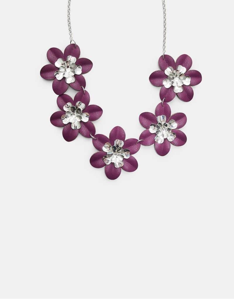 Stradivarius - Florale Halskette in dunkellila Lederoptik mit Kontrast-Design von Stradivarius