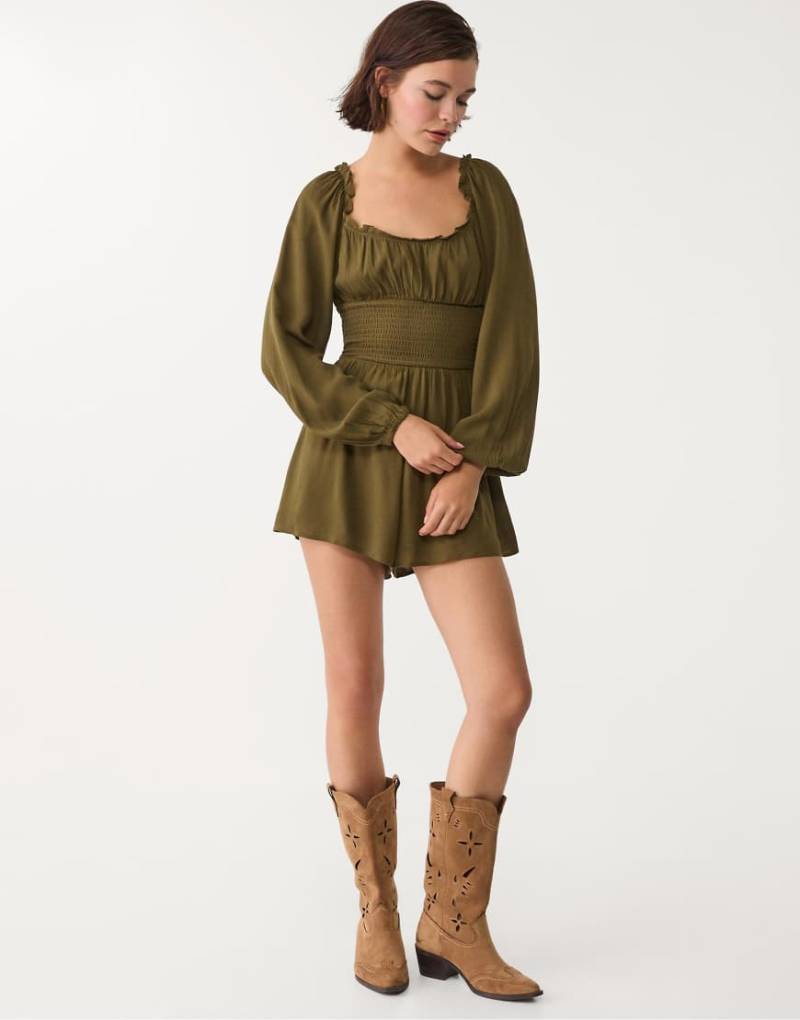 Stradivarius - Flowing - Playsuit in Khaki-Grün von Stradivarius