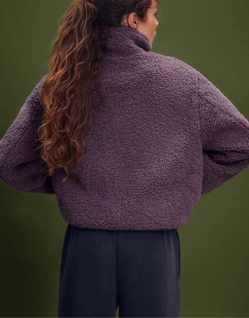 Stradivarius - Gefütterte Jacke aus lila Lammfellimitat mit Reißverschluss von Stradivarius