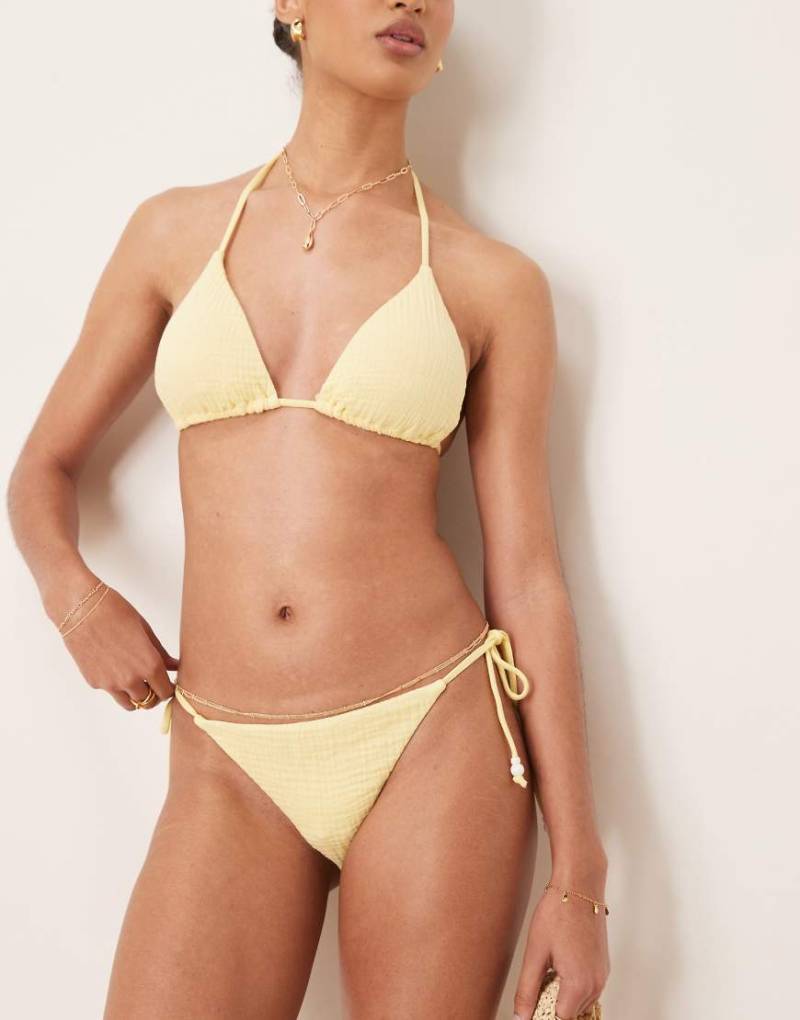 Stradivarius - Gekräuselte Bikinihose in Gelb mit seitlicher Schnürung von Stradivarius