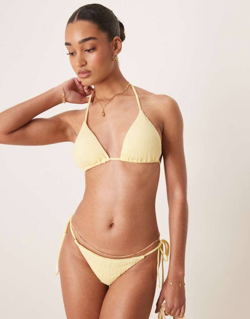 Stradivarius - Gekräuseltes Bikinioberteil in Gelb von Stradivarius