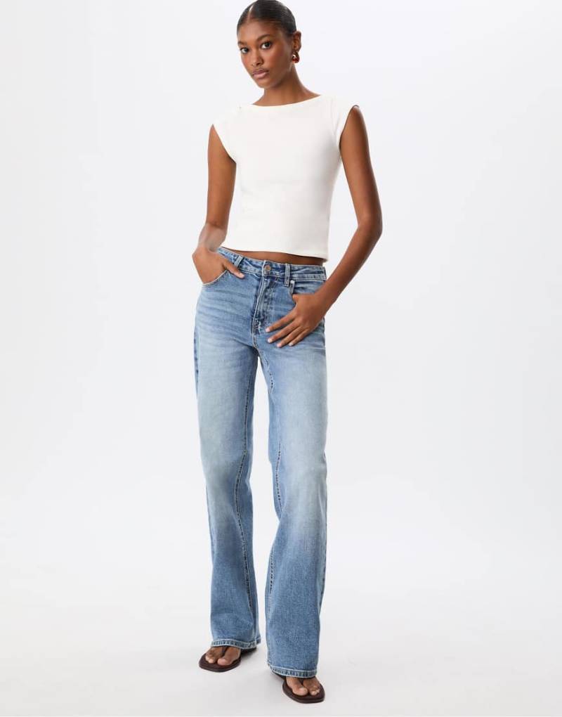 Stradivarius - Gerade geschnittene, bequeme Jeans in Mittelblau von Stradivarius