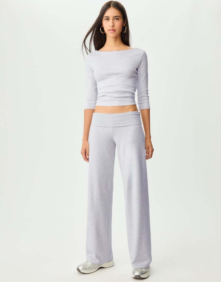 Stradivarius - Gerade geschnittene Hose in grau meliert mit Umschlagbund von Stradivarius