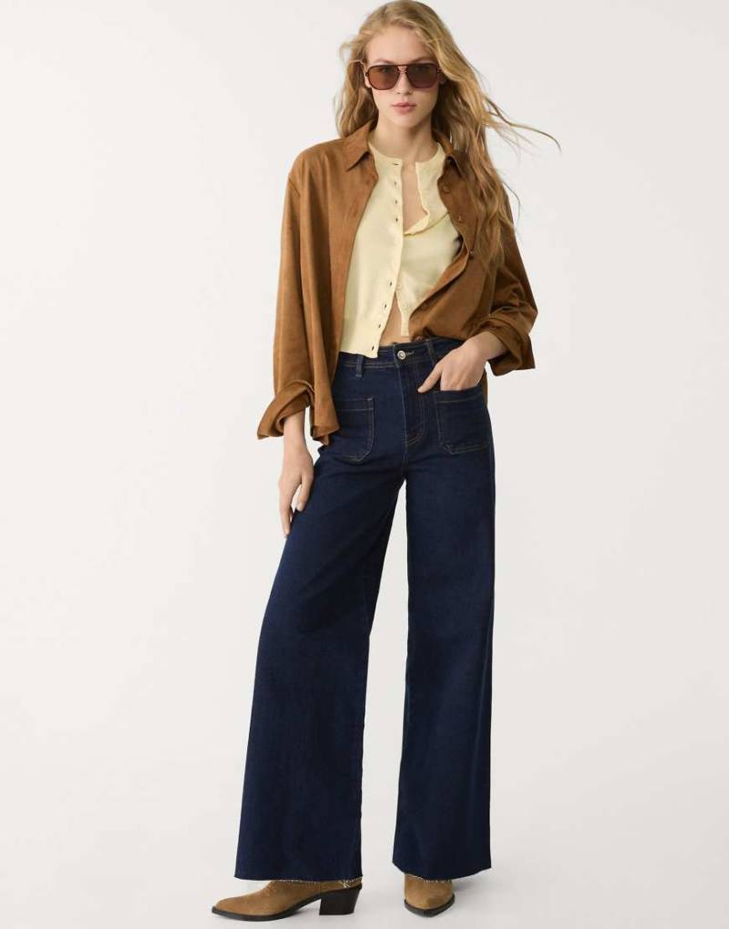Stradivarius - Gerade geschnittene Jeans in Dunkelblau mit Taschen von Stradivarius