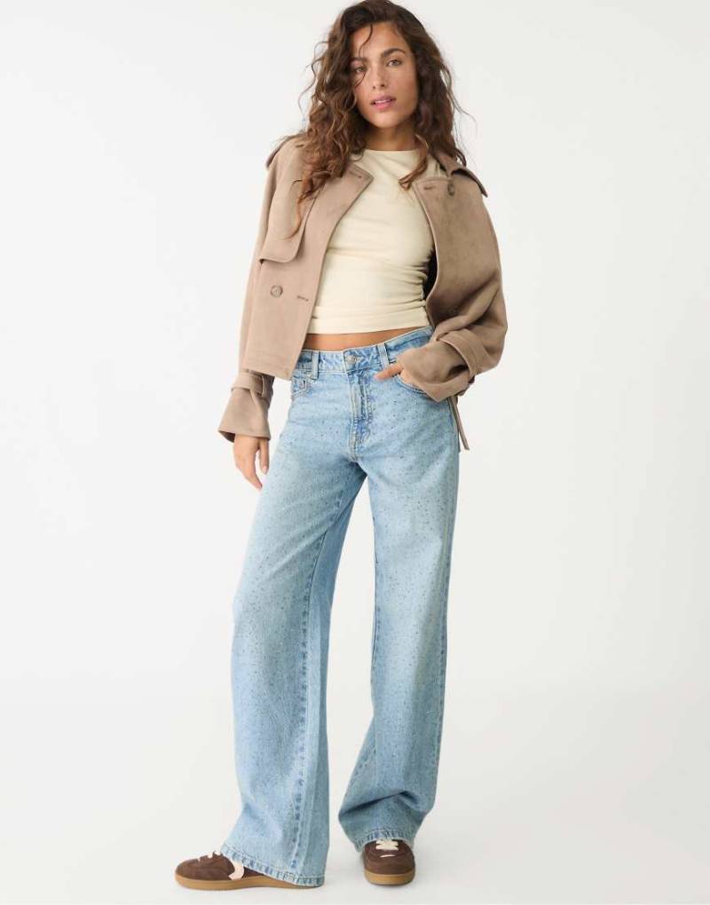 Stradivarius - Gerade geschnittene Jeans in Mittelblau mit Strassverzierung von Stradivarius