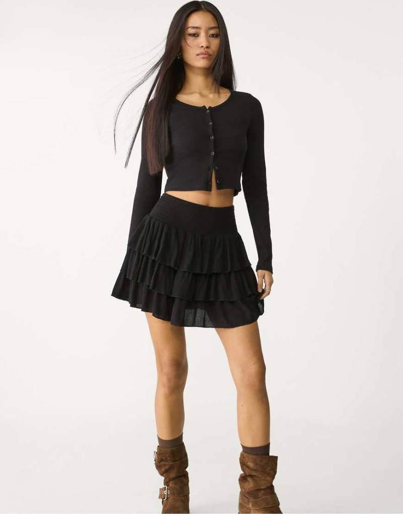 Stradivarius - Geraffter Minirock in Schwarz von Stradivarius