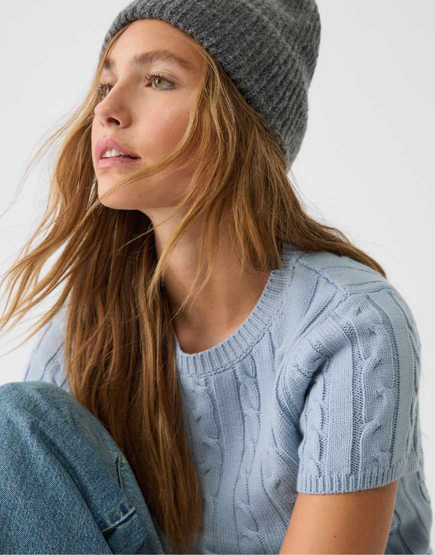 Stradivarius - Gerippte Mütze in Dunkelgrau mit Plakette Stradivarius - Gerippte Mütze in Dunkelgrau mit Plakette von Stradivarius