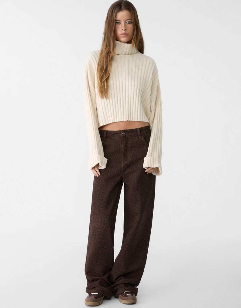 Stradivarius - Gerippter Strickpullover in Beige mit Rollkragen-Neutral von Stradivarius