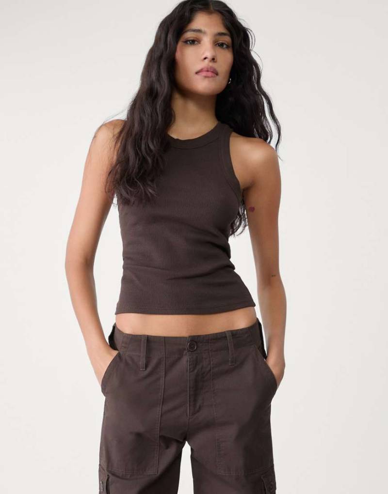 Stradivarius - Geripptes Trägertop in Braun mit Ringerrücken von Stradivarius