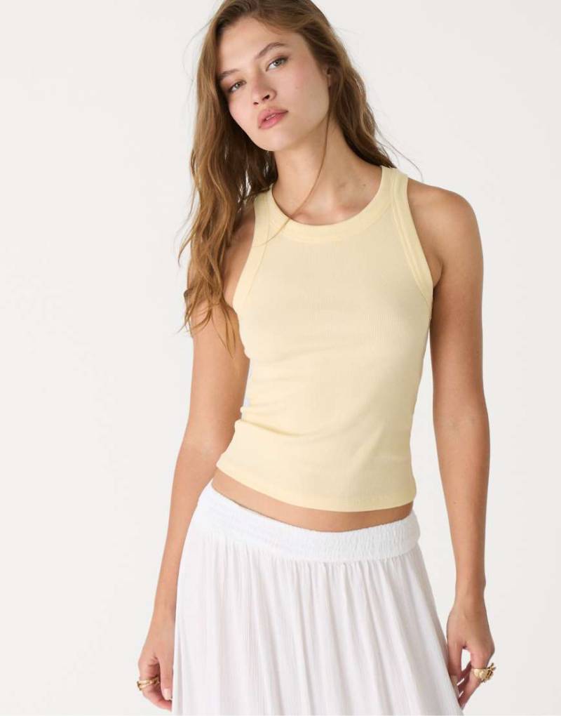 Stradivarius - Geripptes Trägertop in Pastellgelb von Stradivarius