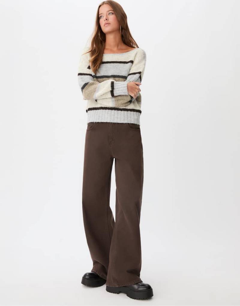 Stradivarius - Gestreifter Pullover in Braun mit U-Boot-Ausschnitt-Brown von Stradivarius