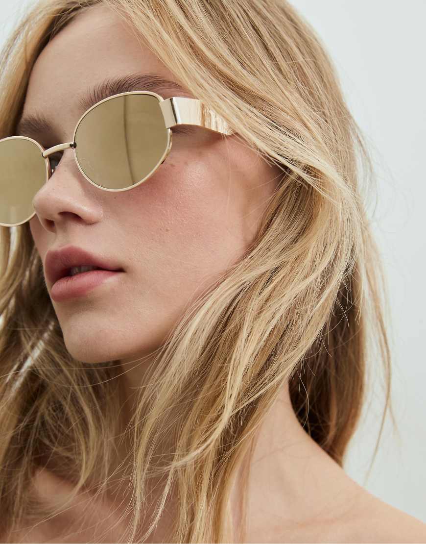 Stradivarius - Goldfarbene Metall-Sonnenbrille mit Spiegelgläsern-Gelb Stradivarius - Goldfarbene Metall-Sonnenbrille mit Spiegelgläsern-Gelb von Stradivarius