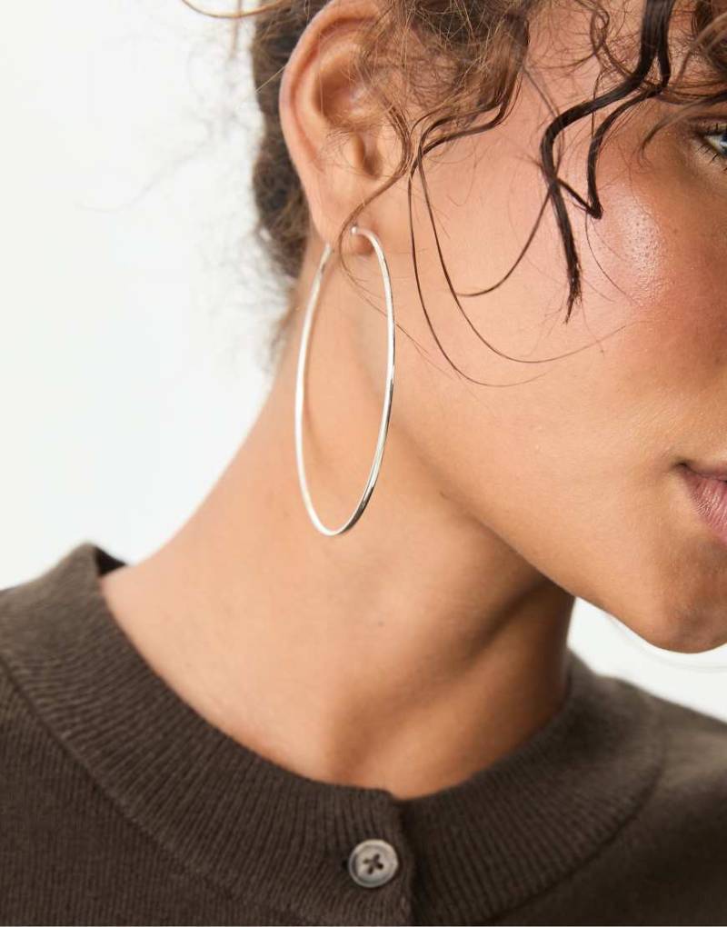 Stradivarius - Große Creolen in Grau von Stradivarius