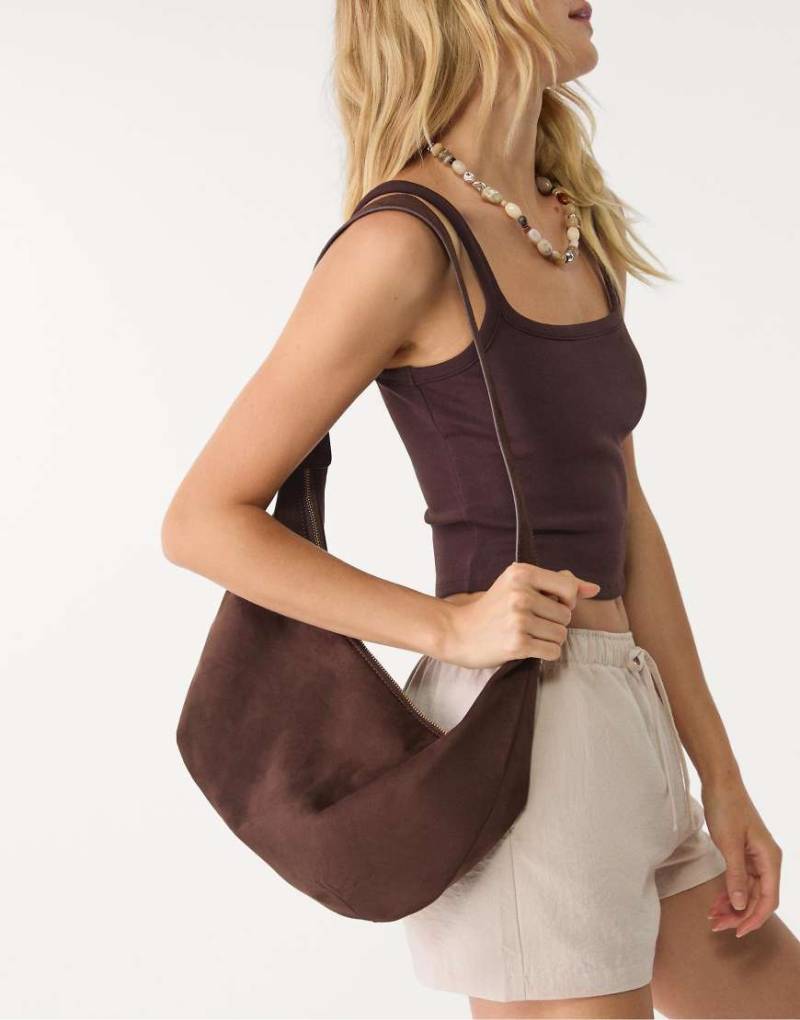 Stradivarius - Halbmondförmige Umhängetasche in Braun mit Schnalle von Stradivarius