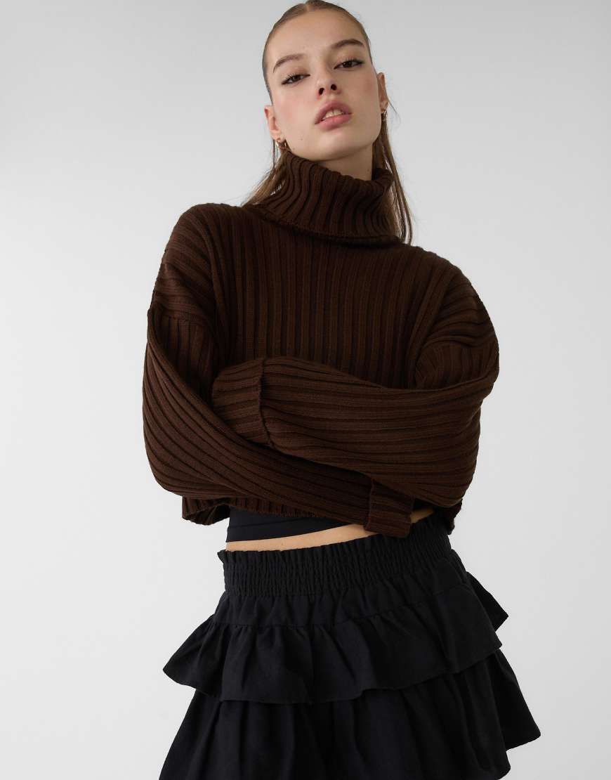 Stradivarius - Hochgeschlossener Pullover in Braun von Stradivarius
