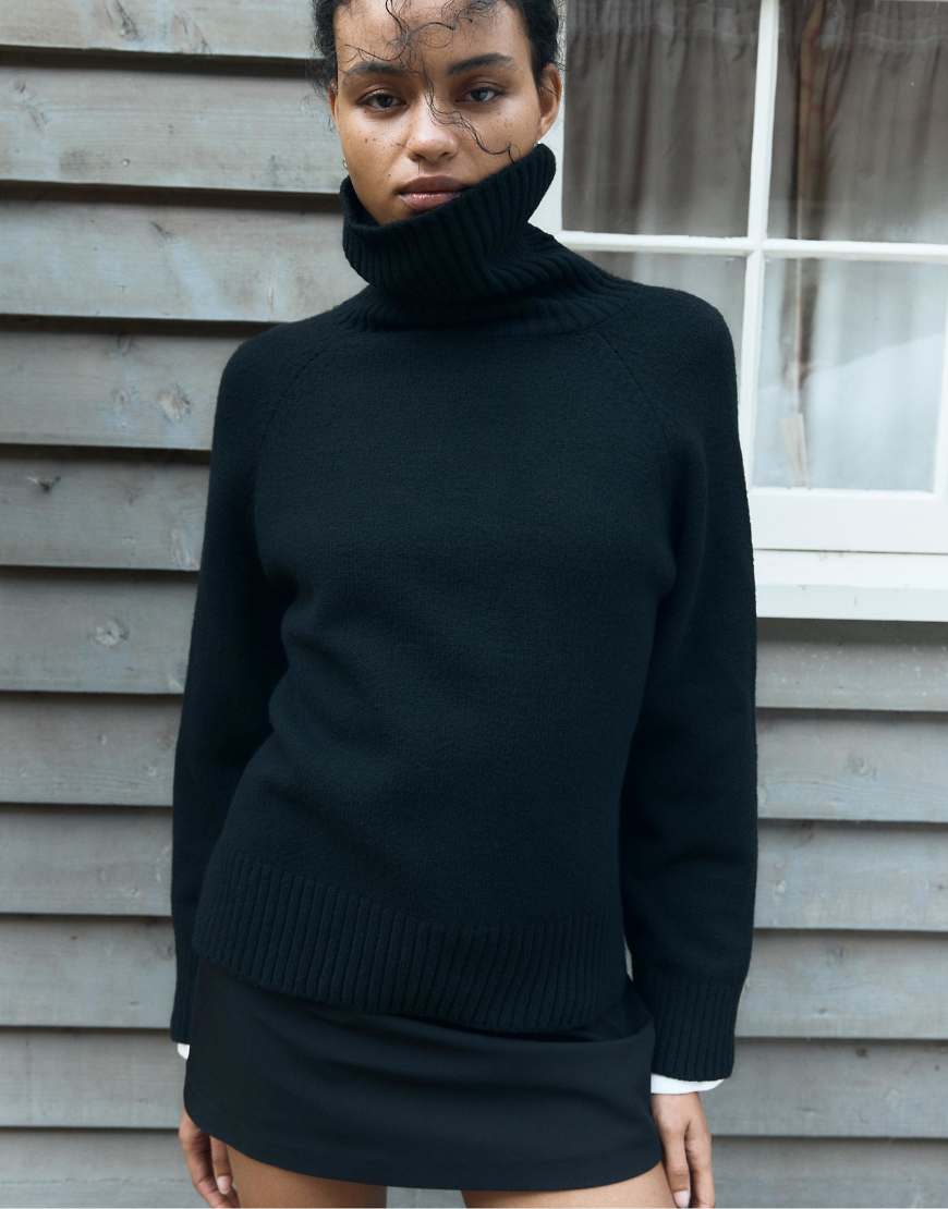 Stradivarius - Hochgeschlossener Regular-Fit-Pullover in Schwarz von Stradivarius