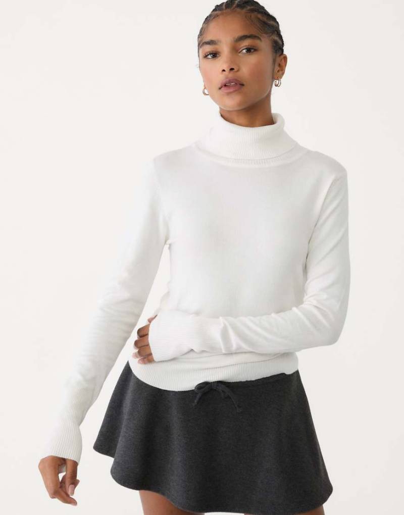 Stradivarius - Hochgeschlossener Strickpullover in Ecru-Weiß von Stradivarius