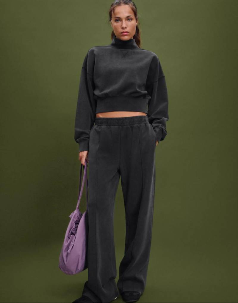 Stradivarius - Hochgeschlossenes Sweatshirt aus Interlock-Stoff in Dunkelgrau von Stradivarius