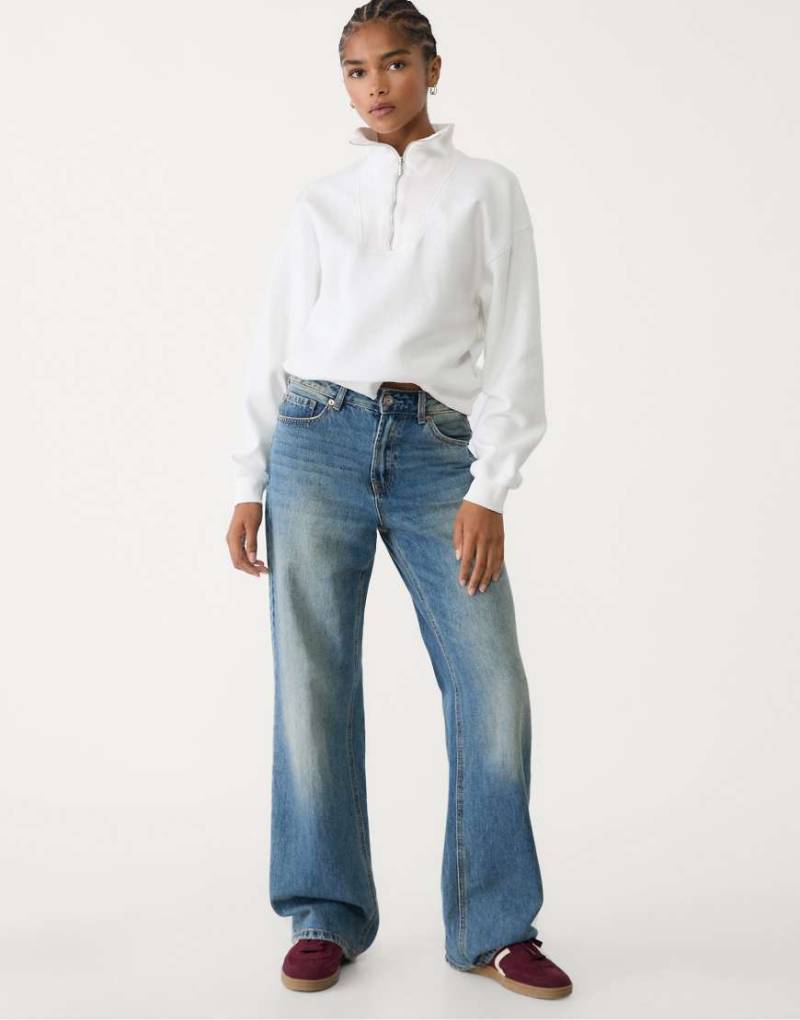 Stradivarius - Hochgeschlossenes Sweatshirt in Ecru mit kurzem Reißverschluss-Weiß von Stradivarius