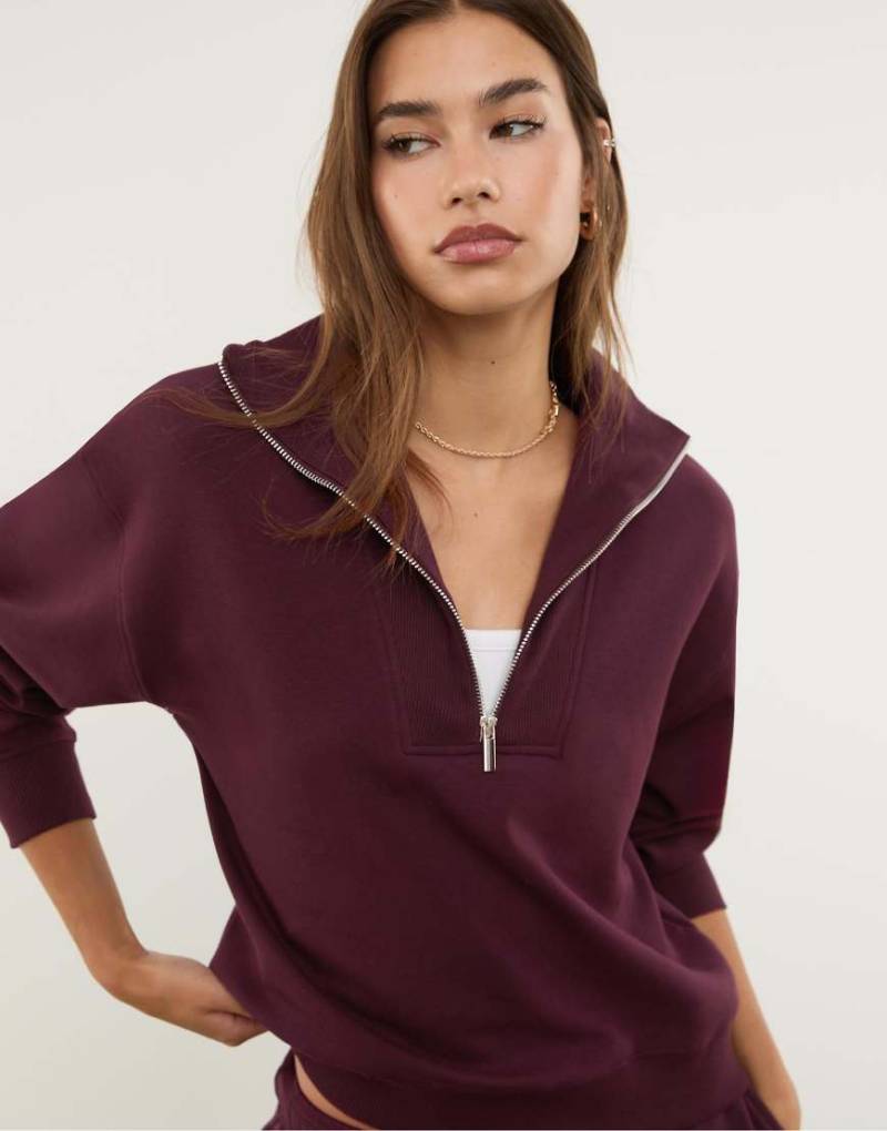 Stradivarius - Hochgeschlossenes Sweatshirt in Purpurrot mit Reißverschluss-Lila von Stradivarius