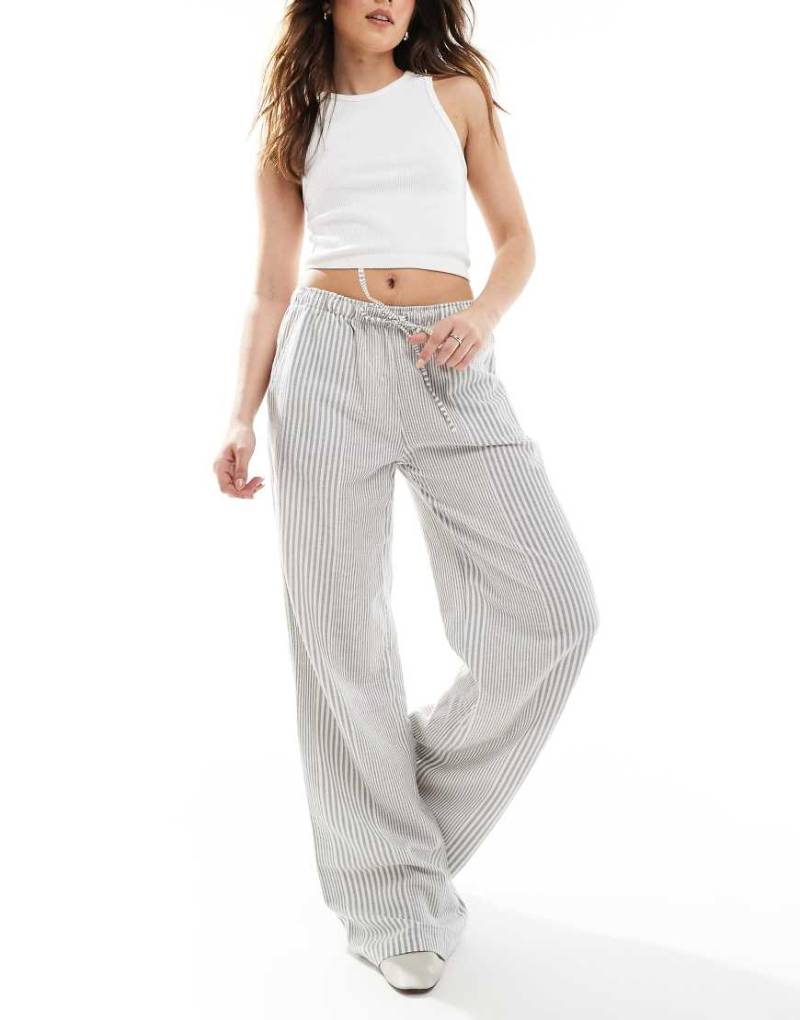 Stradivarius - Hose aus Leinenmix in Grau mit Streifen von Stradivarius
