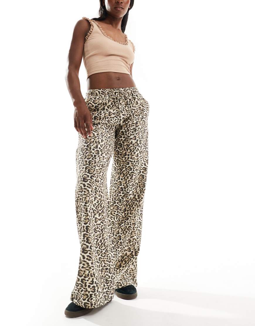 Stradivarius - Hose in Leinenoptik mit Leopardenprint und Bindegürtel-Bunt Stradivarius - Hose in Leinenoptik mit Leopardenprint und Bindegürtel-Bunt von Stradivarius