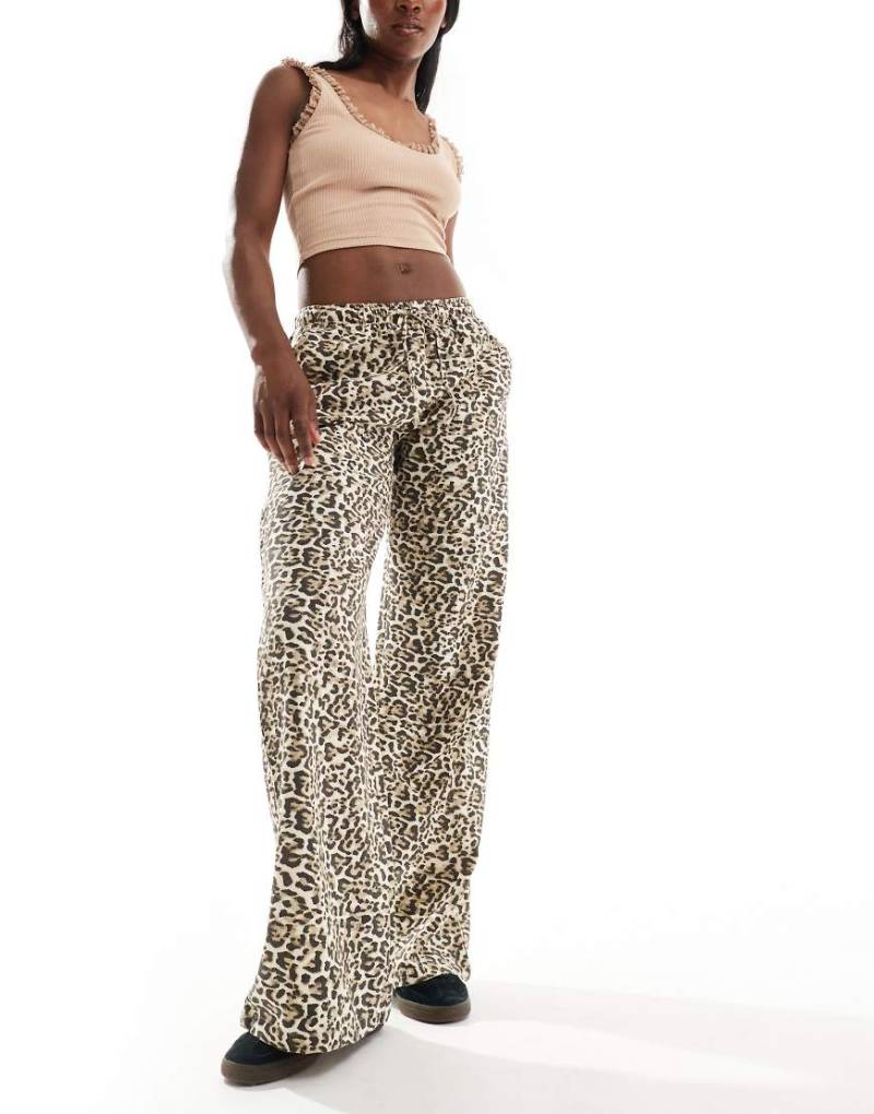 Stradivarius - Hose in Leinenoptik mit Leopardenprint und Bindegürtel-Bunt Stradivarius - Hose in Leinenoptik mit Leopardenprint und Bindegürtel-Bunt von Stradivarius