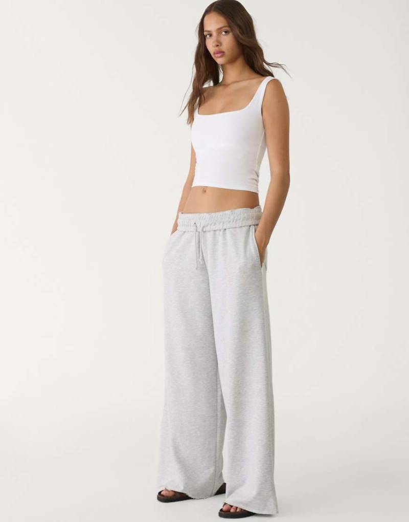 Stradivarius - Hose in grau meliert mit weitem Bein und Borte von Stradivarius