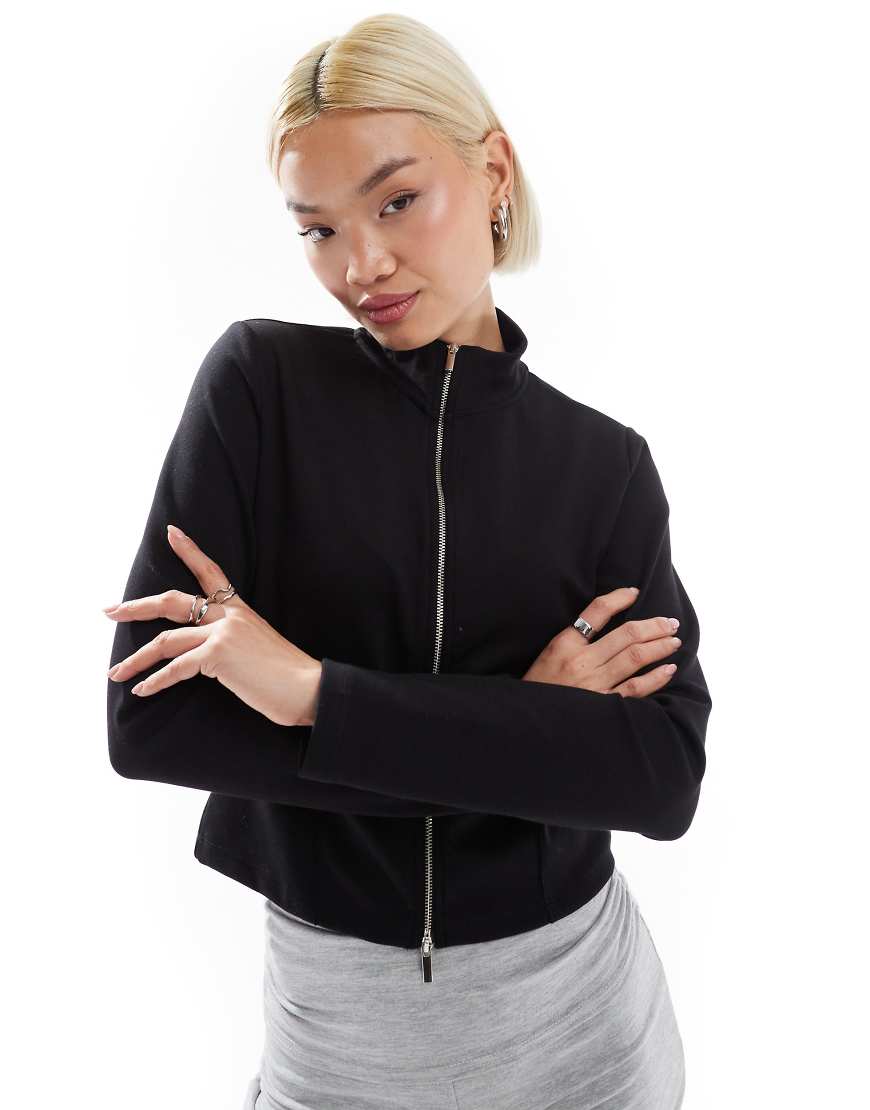 Stradivarius - Weiche Trainingsjacke in Schwarz mit Reißverschluss Stradivarius - Weiche Trainingsjacke in Schwarz mit Reißverschluss von Stradivarius
